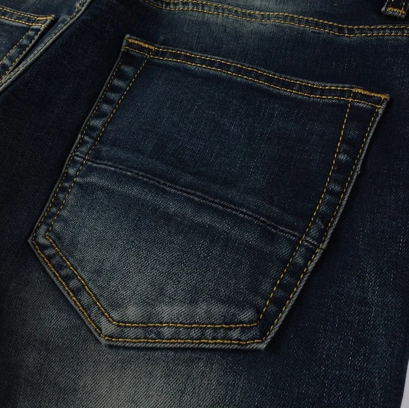 Vaqueros desgastados de lavado oscuro