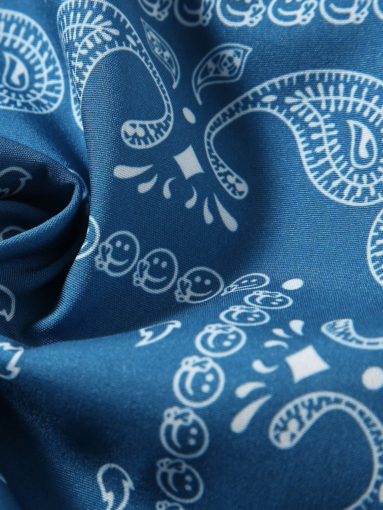 Oplosbare Smiley Print T-Shirt & Paisley Print Shorts